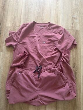 Figs mauve scrub set